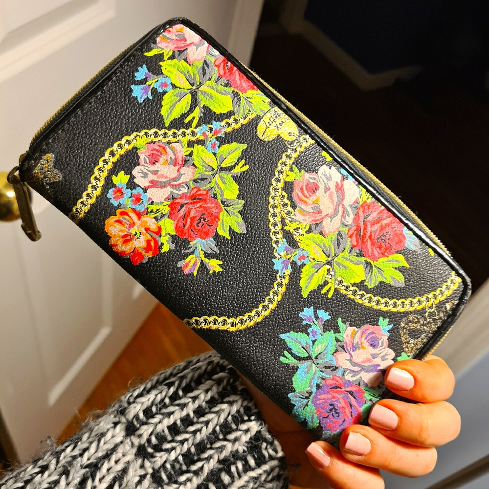 Betsy Johnson floral wallet